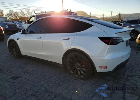 2022 Tesla Model Y z USA, uszkodzony, nr VIN 7SAYGDEF7NF494758